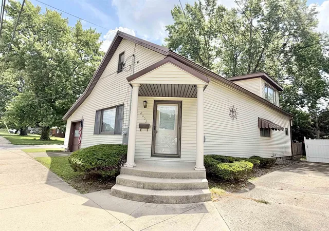 Homes for sale in Logansport, IN | 2003 Jefferson St, Logansport, IN 46947 | MLS# 202628014