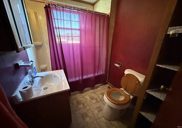 4th image of 802 Biddle St, Logansport, IN 46947 | MLS# 202628016