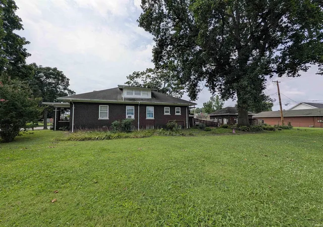 Homes for sale in Mount Vernon, IN | 703 College Ave, Mount Vernon, IN 47620 | MLS# 202628034