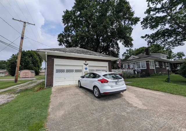 Homes for sale in Mount Vernon, IN | 703 College Ave, Mount Vernon, IN 47620 | MLS# 202628034