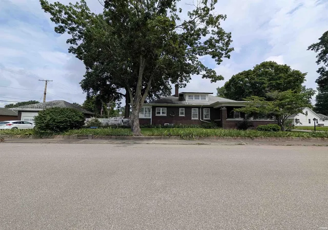 Homes for sale in Mount Vernon, IN | 703 College Ave, Mount Vernon, IN 47620 | MLS# 202628034