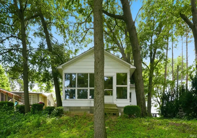Photo 3 of Manufactured home for sale at 4910 E Shore Park Rd, Leesburg, IN 46538 | MLS# 202628037 | Listing updated on 2026-08-24