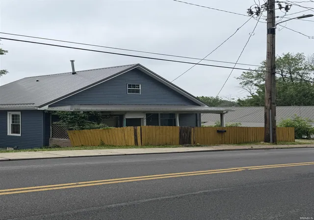 Homes for sale in Evansville, IN | 2677 W Maryland St, Evansville, IN 47712 | MLS# 202628039
