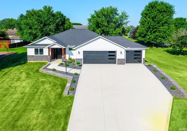 Photo 3 of Manufactured home for sale at 4085 E Oldfield Dr, Leesburg, IN 46538 | MLS# 202628042 | Listing updated on 2026-09-15