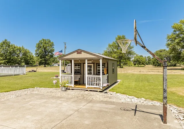 2nd image of 405 E Mcdonald St, Hartford City, IN 47348 | MLS# 202628050