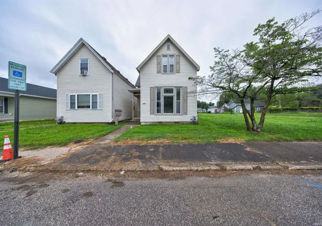 Homes for sale in Evansville, IN | 1210 N Third Ave, Evansville, IN 47710 | MLS# 202628080