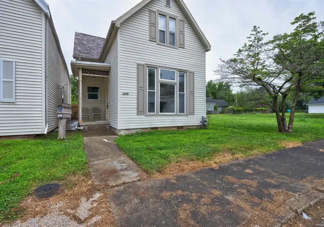 Homes for sale in Evansville, IN | 1210 N Third Ave, Evansville, IN 47710 | MLS# 202628080