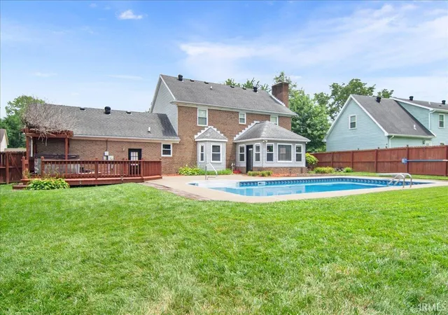 Homes for sale in Evansville, IN | 405 Brookview Dr, Evansville, IN 47711 | MLS# 202628085