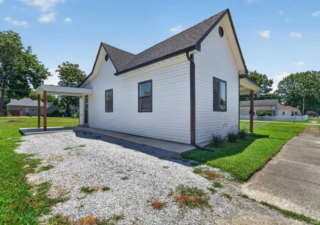 Photo 2 of Manufactured home for sale at 1506 N Mccann St, Kokomo, IN 46901 | MLS# 202628086 | Listing updated on 2026-07-23