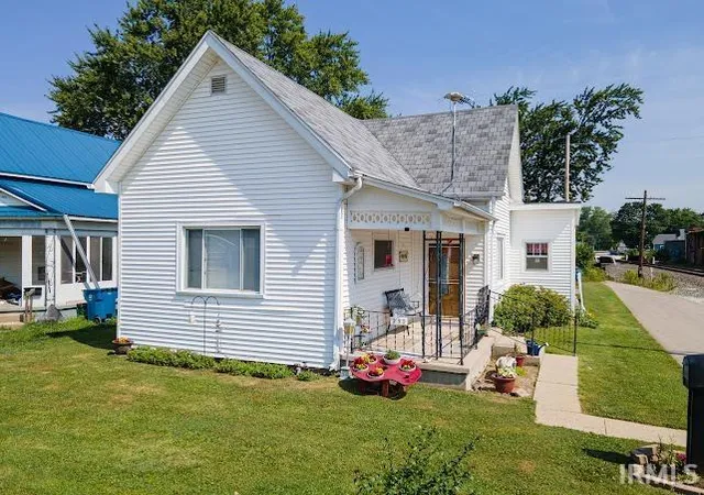 2nd image of 200 W 8th St, Jonesboro, IN 46938 | MLS# 202628117