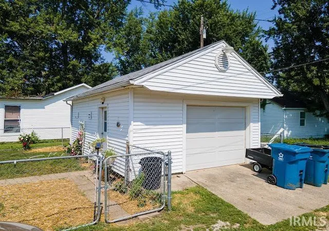 4th image of 200 W 8Th St, Jonesboro, IN 46938 | MLS# 202628117