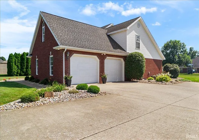40th image of 910 N Savannah Dr, Jasper, IN 47546 | MLS# 202628120