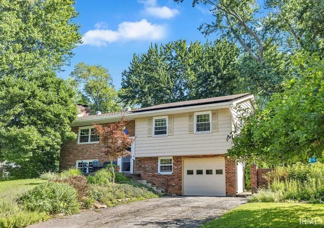 Photo 2 of Manufactured home for sale at 2213 S Sussex Dr, Bloomington, IN 47401 | MLS# 202628121 | Listing updated on 2026-09-03