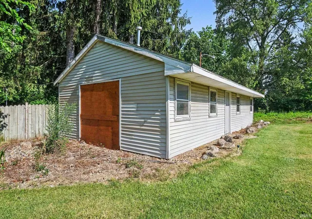 Photo 3 of Sale Pending at 55207 Glenn Rd, South Bend, IN 46628 | MLS# 202628147 | Listing updated on 2026-08-24