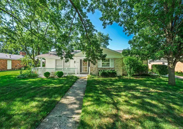 Homes for sale in Muncie, IN | 3005 W Twickingham, Muncie, IN 47304 | MLS# 202628154