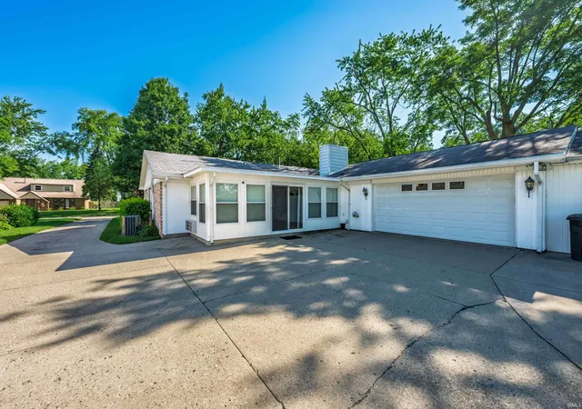 Homes for sale in Muncie, IN | 3005 W Twickingham, Muncie, IN 47304 | MLS# 202628154