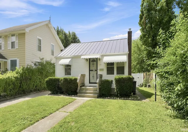 Photo 2 of Sale Pending at 711 Lillian Ave, Fort Wayne, IN 46808 | MLS# 202628162 | Listing updated on 2026-07-17