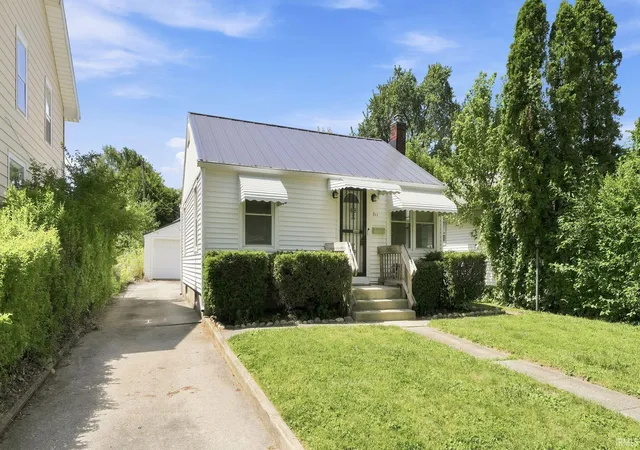 Photo 3 of Sale Pending at 711 Lillian Ave, Fort Wayne, IN 46808 | MLS# 202628162 | Listing updated on 2026-07-17