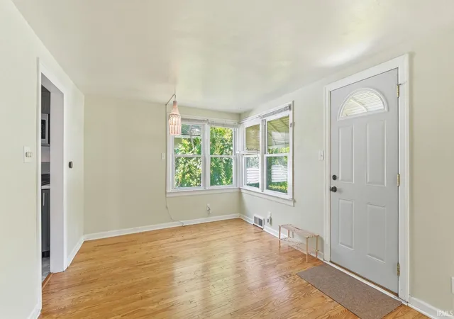 Photo 3 of Sale Pending at 711 Lillian Ave, Fort Wayne, IN 46808 | MLS# 202628162 | Listing updated on 2026-07-17