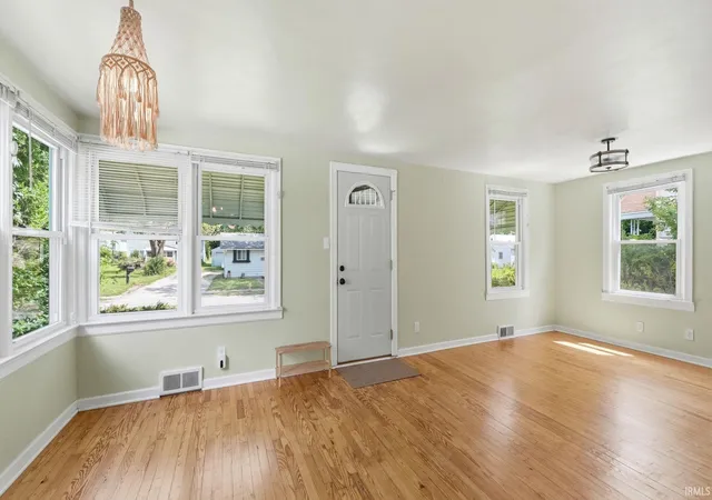 Photo 4 of Sale Pending at 711 Lillian Ave, Fort Wayne, IN 46808 | MLS# 202628162 | Listing updated on 2026-07-17