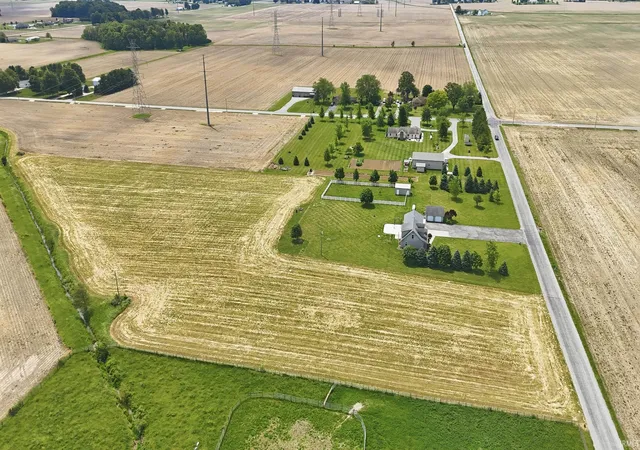 37th image of 5611 S Doyle Rd, New Haven, IN 46774 | MLS# 202628184