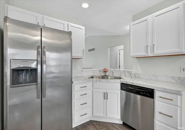 Photo 4 of Sale Pending at 51740 Melwood Ct, South Bend, IN 46628 | MLS# 202628197 | Listing updated on 2026-08-31