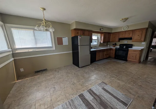Photo 3 of Sale Pending at 853 Salamonie Ave, Huntington, IN 46750 | MLS# 202628230 | Listing updated on 2026-09-15