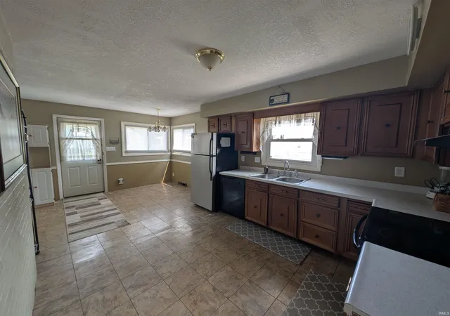Photo 3 of Sale Pending at 853 Salamonie Ave, Huntington, IN 46750 | MLS# 202628230 | Listing updated on 2026-09-15