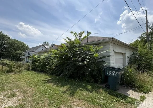Photo 3 of Manufactured home for sale at 208 E 8th Street, Muncie, IN 47302 | MLS# 202628235 | Listing updated on 2026-08-25