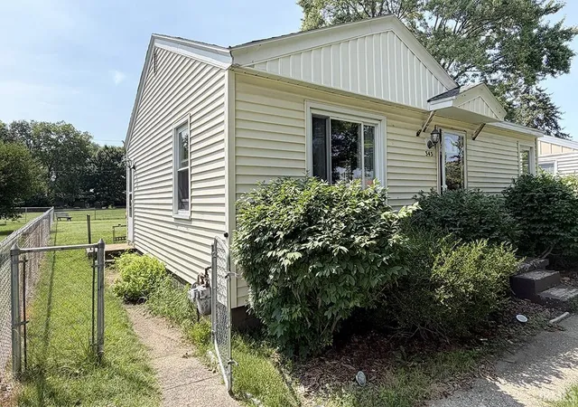 Homes for sale in Mishawaka, IN | 343 S Brook Ave, Mishawaka, IN 46544 | MLS# 202628253