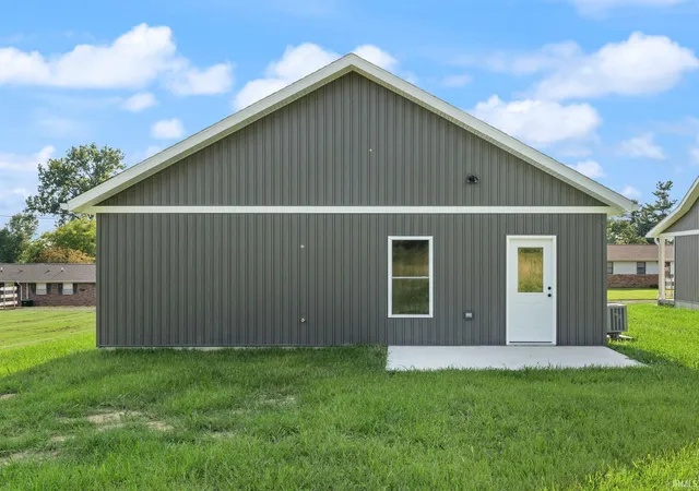 Photo 4 of Manufactured home for sale at 219 Poplar St, Loogootee, IN 47553 | MLS# 202628372 | Listing updated on 2026-08-25
