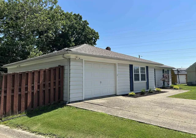 Photo 3 of Sale Pending at 1800 Tam O Shanter Ct, Kokomo, IN 46902 | MLS# 202628528 | Listing updated on 2026-09-14
