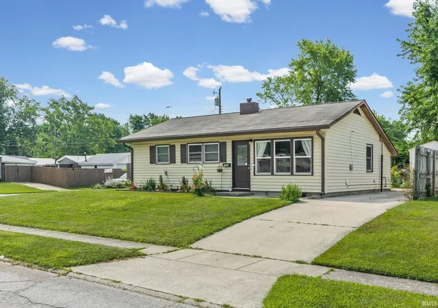 Photo 3 of Sale Pending at 1009 Rochelle Dr, Lafayette, IN 47909 | MLS# 202628548 | Listing updated on 2026-07-20