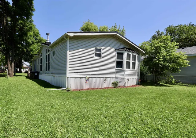 Photo 2 of Manufactured home for sale at 209 S Cherry St, Lynn, IN 47355 | MLS# 202628556 | Listing updated on 2026-09-30
