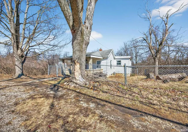 Photo 3 of Manufactured home for sale at 1530 W Arlington Rd, Bloomington, IN 47404 | MLS# 202628582 | Listing updated on 2026-07-16
