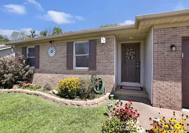 Photo 3 of Sale Pending at 6188 Yosemite Dr, Newburgh, IN 47630 | MLS# 202628590 | Listing updated on 2026-09-01