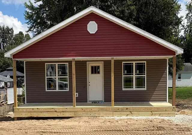 Manufactured home for sale at 227 N Lincoln St, Oakland City, IN 47660 | MLS# 202628642