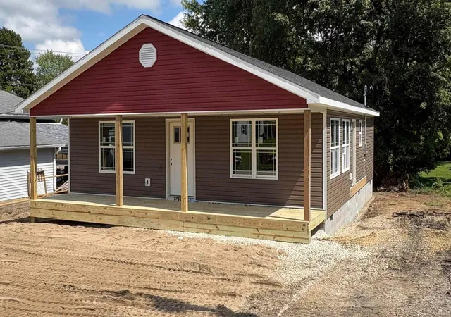Photo 2 of Manufactured home for sale at 227 N Lincoln St, Oakland City, IN 47660 | MLS# 202628642 | Listing updated on 2026-08-27
