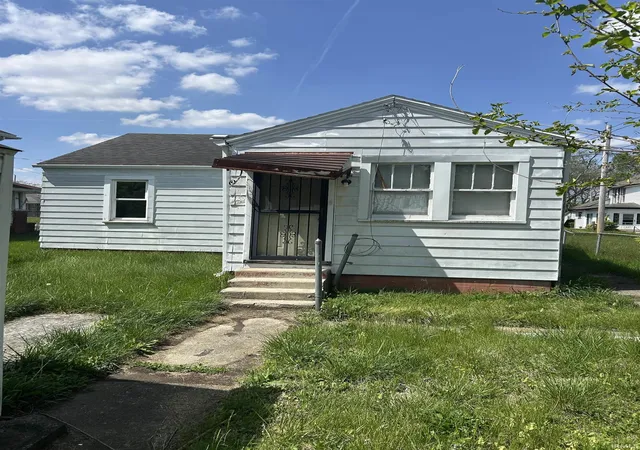 Photo 3 of Sale Pending at 1304 S Hackley St, Muncie, IN 47302 | MLS# 202628656 | Listing updated on 2026-07-25
