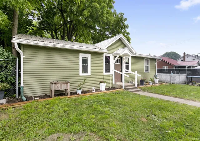 Photo 2 of Sale Pending at 125 N Bowen Ave, Bremen, IN 46506 | MLS# 202628661 | Listing updated on 2026-07-18