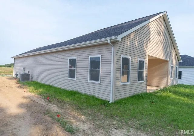 Photo 4 of Sale Pending at 600 S Cottonwood Ct, Columbia City, IN 46725 | MLS# 202628685 | Listing updated on 2026-09-14