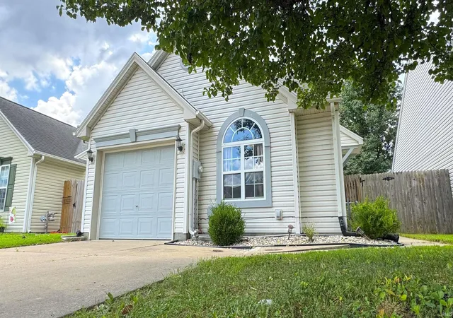 Photo 2 of Sale Pending at 9724 Cayes Dr, Evansville, IN 47725 | MLS# 202628693 | Listing updated on 2026-07-20