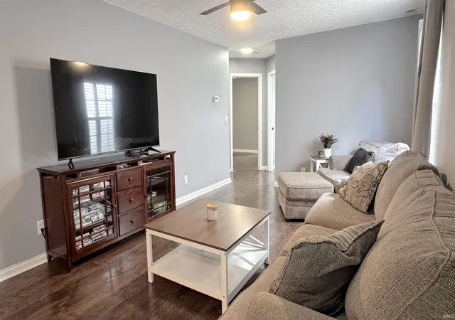 Photo 3 of Sale Pending at 9724 Cayes Dr, Evansville, IN 47725 | MLS# 202628693 | Listing updated on 2026-07-20