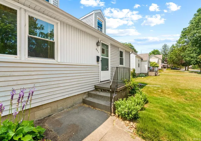 Photo 3 of Sale Pending at 607 E 5th Street, North Manchester, IN 46962 | MLS# 202628733 | Listing updated on 2026-10-02