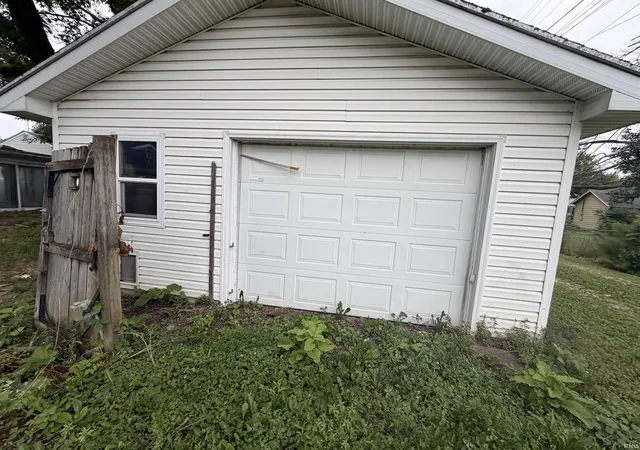 Photo 3 of Sale Pending at 702 W Grant St, Hartford City, IN 47348 | MLS# 202628737 | Listing updated on 2026-09-12