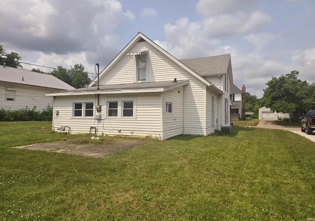 Photo 3 of Sale Pending at 1006 N Monroe St, Hartford City, IN 47348 | MLS# 202628760 | Listing updated on 2026-08-28