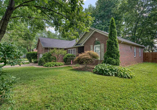 Photo 1 of Sale Pending at 4422 Summercreek Ln, Newburgh, IN 47630 | MLS# 202628769 | Listing updated on 2026-10-04