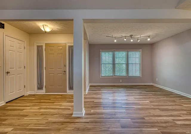 Photo 3 of Sale Pending at 4422 Summercreek Ln, Newburgh, IN 47630 | MLS# 202628769 | Listing updated on 2026-10-04