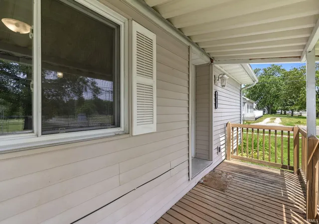 Photo 3 of Sale Pending at 1047 E Smith St, Warsaw, IN 46580 | MLS# 202628886 | Listing updated on 2026-09-08