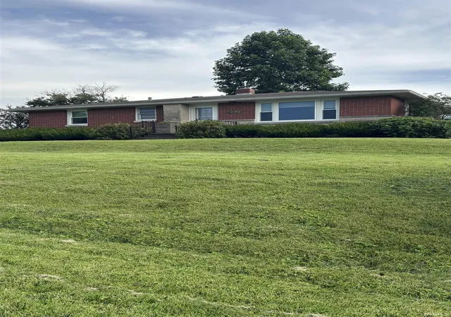Photo 3 of Manufactured home for sale at 501 E Florence St, Salem, IN 47167 | MLS# 202628909 | Listing updated on 2026-09-16